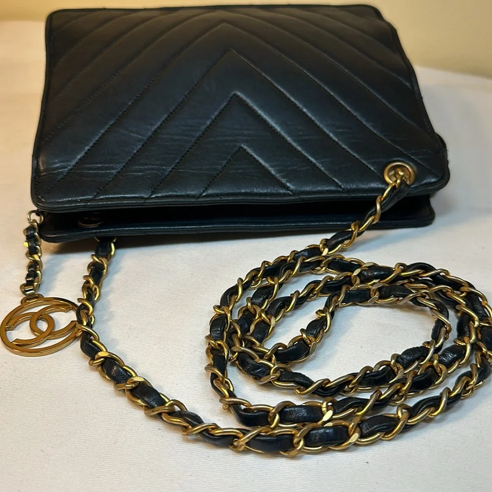 CHANEL Chevron Lambskin V Stitch Black 24K Goldplated Hardware, Serial 1 1989-91